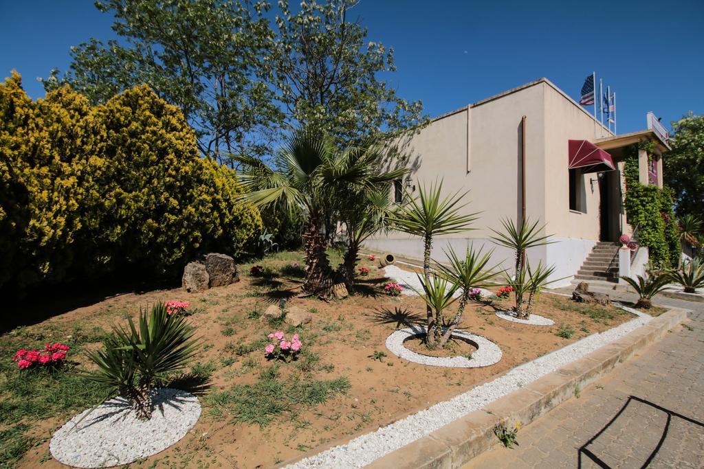 Agriturist Soleluna Caltagirone Bagian luar foto